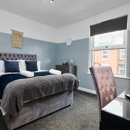 Exceptional Large House - Sleeps 8 - Parking Semesterbostad Leeds (West Yorkshire)