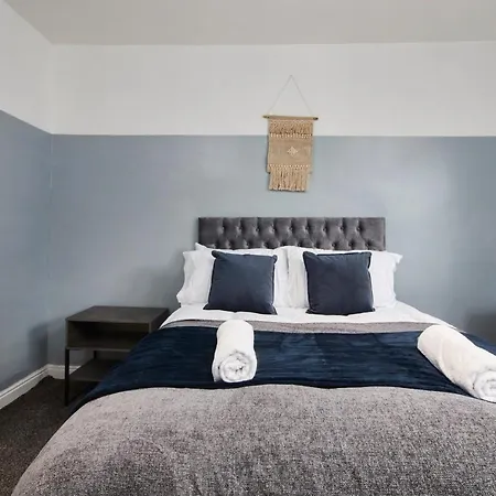 Holiday home Exceptional Large House - Sleeps 8 - Parking